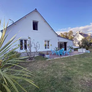 Hébergement de vacances Maison Chaleureuse Avec Grand Jardin, 5 Minutes à Pied De La Plage Des Sables Blancs, Concarneau